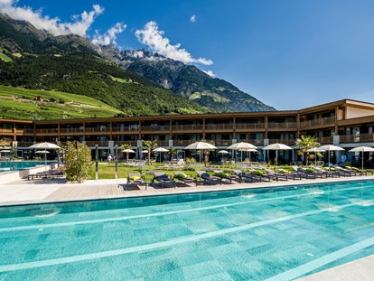 Wellnessurlaub - Pools: Infinity Pool - 25-Meter Sportbecken - Familien- & Wellnesshotel Prokulus