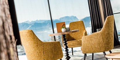 Wellnessurlaub - Schokoladenmassage - Meransen - Hotel Sonnenberg Bibliothek - Alpine Spa Resort Sonnenberg