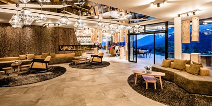 Wellnessurlaub - Kosmetikbehandlungen - La Villa in Badia - Hotel Sonnenberg Living Lobby - Alpine Spa Resort Sonnenberg