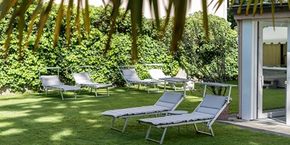 Wellnessurlaub - Pools: Innenpool - Meran - Garten - Hotel Adria