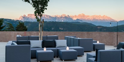 Wellnessurlaub - Paarmassage - St.Christina - Skylounge with view to the Dolomites  - Hotel Belvedere