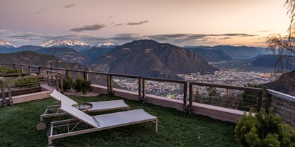 Wellnessurlaub - Pools: Schwimmteich - Trentino-Südtirol - Sunset at the Belvedere - Hotel Belvedere