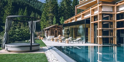 Wellnessurlaub - Pools: Außenpool beheizt - La Villa in Badia - Hotel Cristallo Wellness Mountain Living