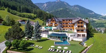 Wellnessurlaub - Pools: Infinity Pool - Pichl/Gsies - alpin&vital Hotel La Perla