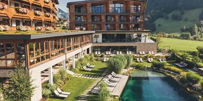 Wellnessurlaub - Rücken-Nacken-Massage - Obertauern - Hotelaußenansicht Teich - Hotel Nesslerhof