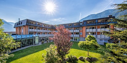 Wellnessurlaub - Umgebungsschwerpunkt: am Land - Dorf Tirol - Hotelbild Sommer - Aktiv- & Wellnesshotel Zentral
