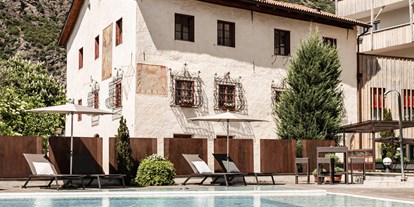 Wellnessurlaub - Lymphdrainagen Massage - Commezzadura Val di Sole - Pool - Hotel Mein Matillhof