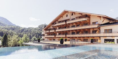 Wellnessurlaub - Pools: Infinity Pool - Nesselwängle - Hotel habicher hof