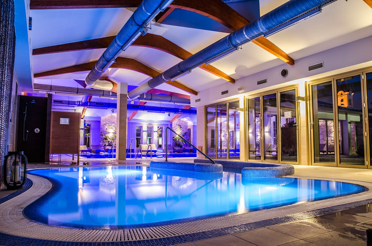 Kolping Hotel Spa & Family Resort Saunen und Bäder im Detail Heilwasserbecken im Erwachsenenbad