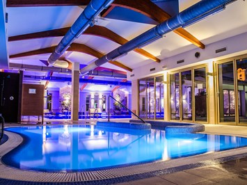 Kolping Hotel Spa & Family Resort Saunen und Bäder im Detail Heilwasserbecken im Erwachsenenbad