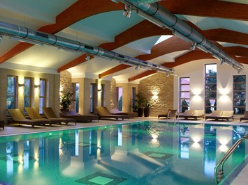 Kolping Hotel Spa & Family Resort Saunen und Bäder im Detail Schwimmbecken im Erwachsenenbad