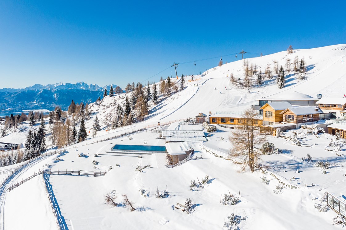Wellnesshotel: Auf einem Hochplateau der Gerlitzen Alpe mit Blick über ganz Kärnten bietet der Feuerberg ein unvergleichliches Urlaubserlebnis inmitten der Natur. - Feuerberg Mountain Resort