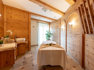 Hotel Dirsch Wellness  Spa Resort Naturpark Altmühltal Massagen im Detail Massage