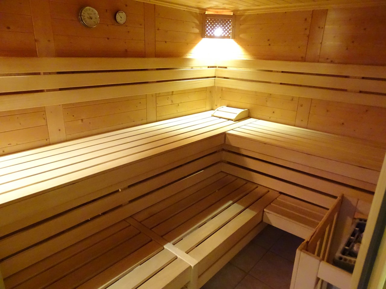 Hotel DER HECHL Saunen und Bäder im Detail Finnische Sauna