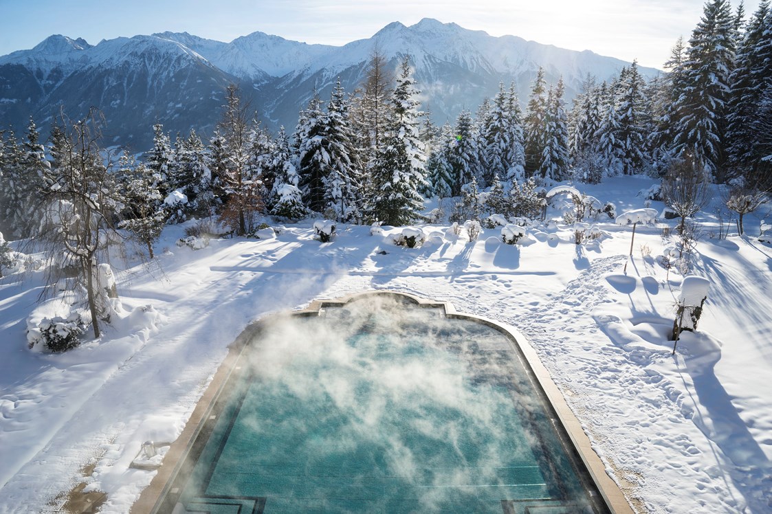 Wellnesshotel: Außenpool im Winter - Interalpen-Hotel Tyrol