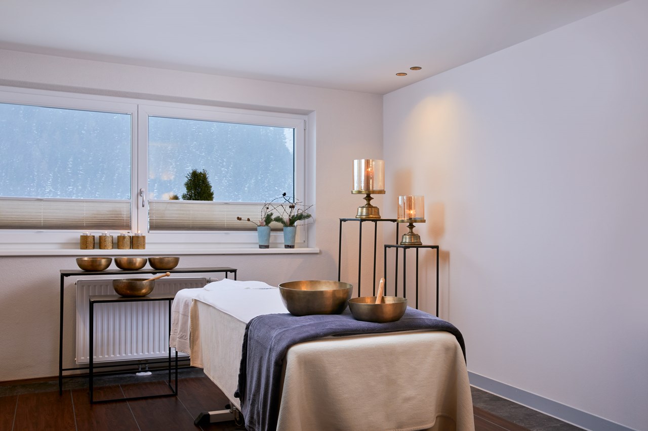 ADLER INN Tyrol Mountain Resort Massagen im Detail Aromaöl-Massage mit Natur Ölen