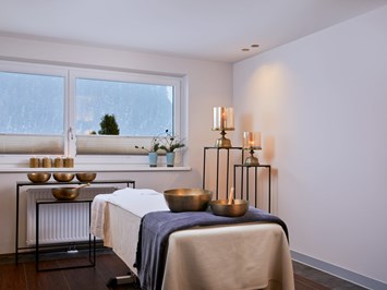 ADLER INN Tyrol Mountain Resort Massagen im Detail Aromaöl-Massage mit Natur Ölen
