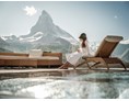 Wellnesshotel: Europas höchstgelegener Aussenpool auf 2'222 m.ü.M, 36°C beheizt und mit Blick auf das Matterhorn. - Riffelalp Resort 2222 m