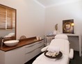 Wellnesshotel: Behandlungszimmer in unserer Beauty- & Wellnessabteilung - Hotel St. Wolfgang*****