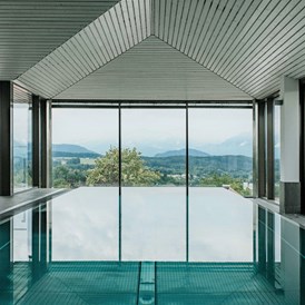 Wellnesshotel: Infinity Pool - Romantik Spa Hotel Elixhauser Wirt
