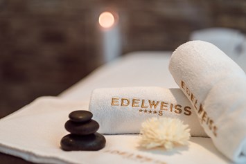 Wellnesshotel: Erholsame Behandlungen, wie Hot-Stone-Massagen, Meditationen und Kosmetikbehandlungen - Hotel EDELWEISS Berchtesgaden