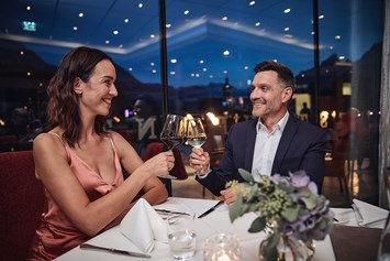Wellnesshotel: Candle-Light-Dinner zu Zweit bei uns im Restaurant PANORAMA genießen - Hotel EDELWEISS Berchtesgaden