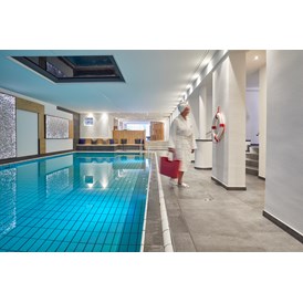 Wellnesshotel: Innenpool 30°C (6 x12 m) - Erfurth´s Bergfried Ferien & Wellnesshotel