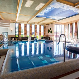 Wellnesshotel: Schwimmbad - Göbel´s Schlosshotel " Prinz von Hessen "