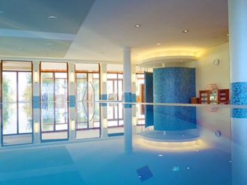 ATLANTIC Hotel Wilhelmshaven Saunen und Bäder im Detail Indoor-Pool 