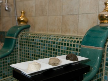 Hotel Romantischer Winkel - RoLigio® & Wellness Resort Saunen und Bäder im Detail Rhassoul-Bad