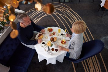 Wellnesshotel: Gemeinsames Frühstück vom reichhaltigen Büffet - so kann der Tag starten! - Hotel Heinz