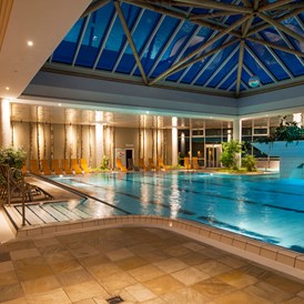 Wellnesshotel: 25-Meter-Becken-Badelandschaft - HEIDE SPA Hotel & Resort 