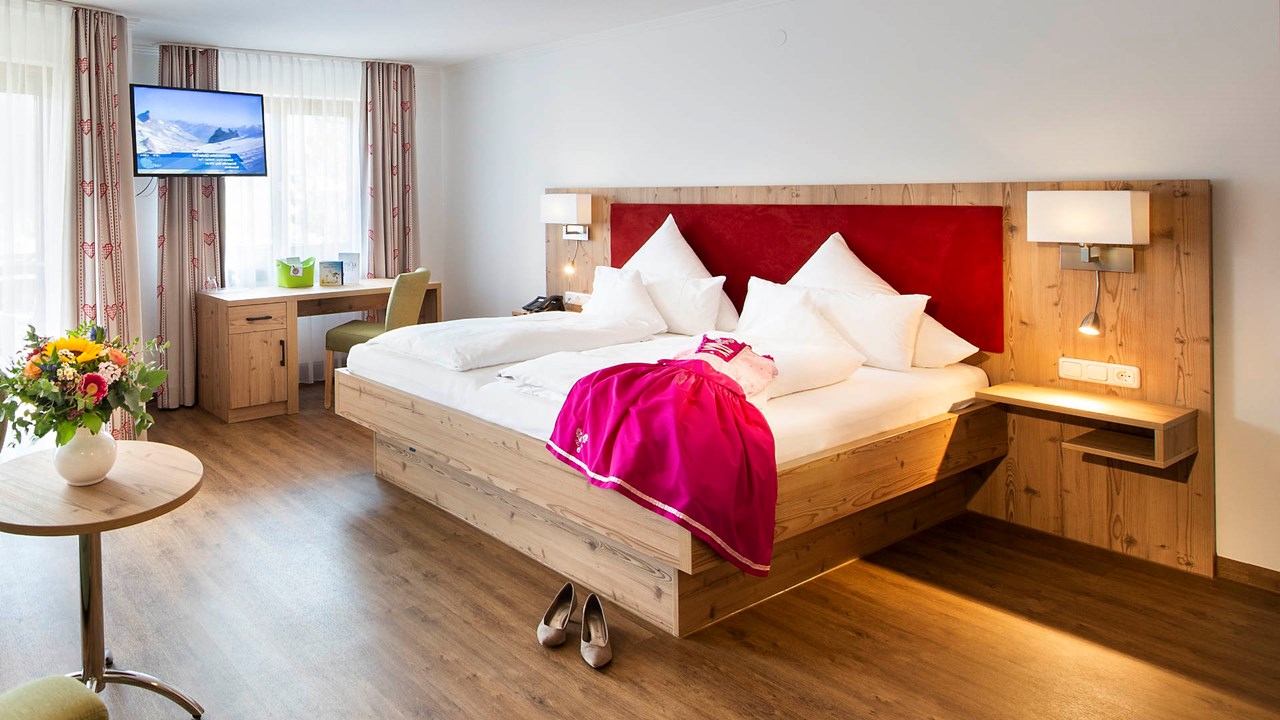 4* Hotel Erlebach - Wander- Wellness & Genusshotel in Vorarlberg Zimmerkategorien Doppelzimmer Gehrenspitze 30 qm