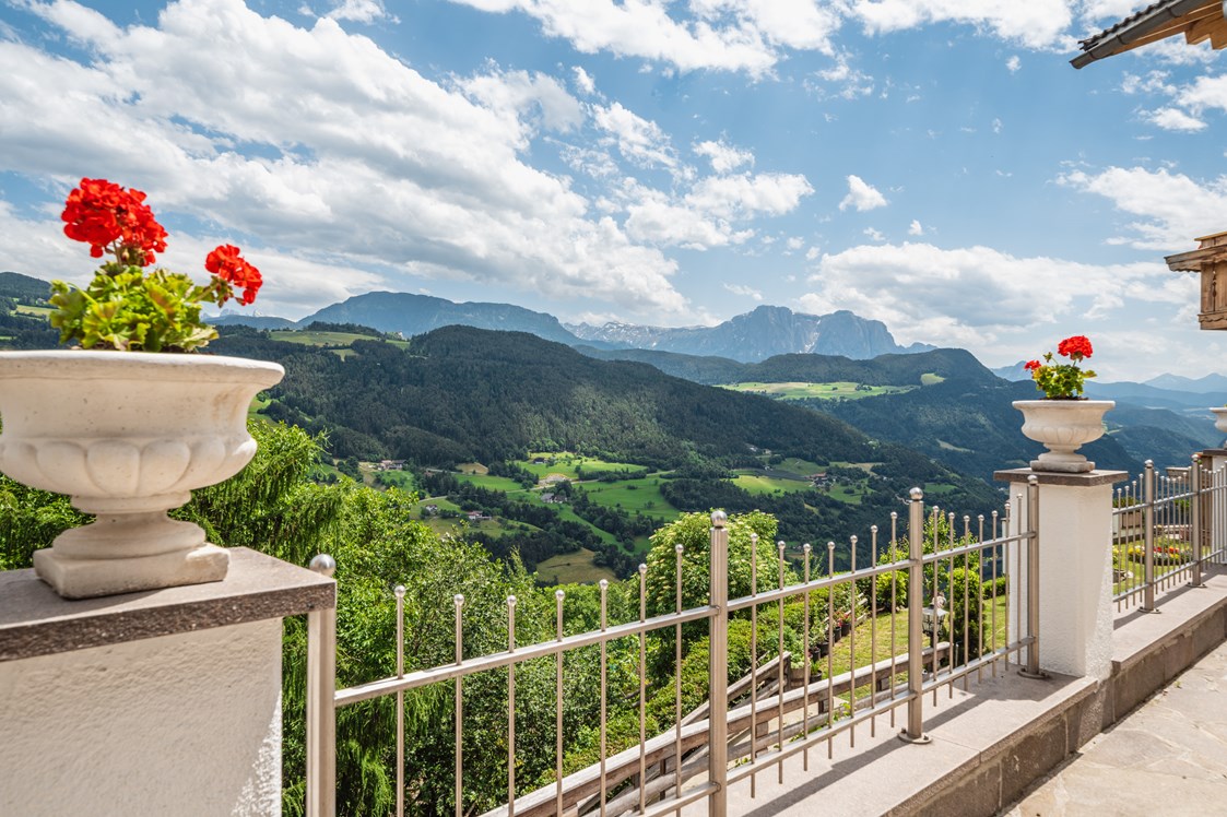 Wellnesshotel: Blick auf die Dolomiten - Berglandhotel Untertheimerhof